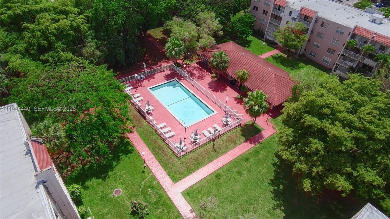 8411 NW 8th St, Unit 301, Miami, FL 33126 Photo