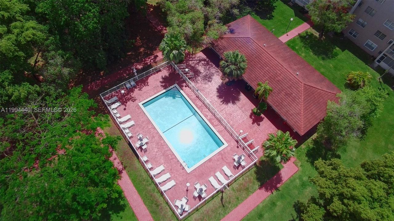 8411 NW 8th St, Unit 301, Miami, FL 33126 Photo