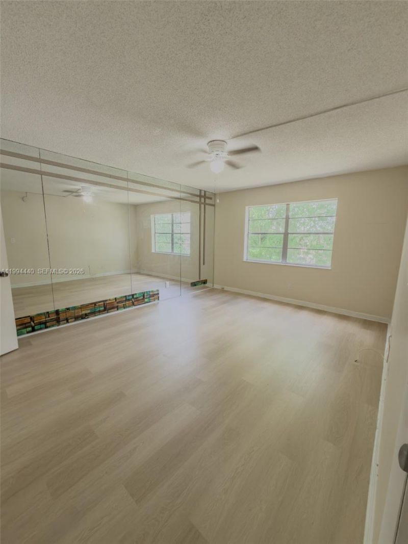 8411 NW 8th St, Unit 301, Miami, FL 33126 Photo