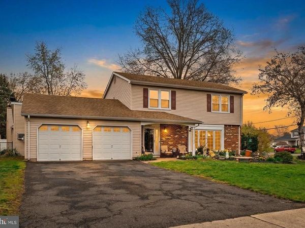 22 HOFFMAN DRIVE, HAMILTON, NJ 08690