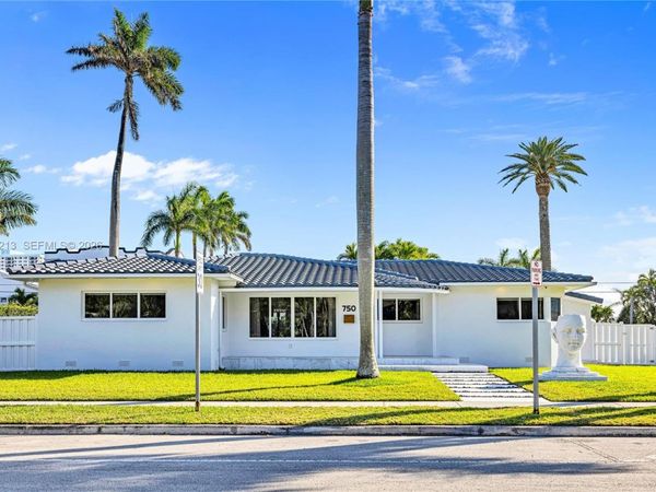 750 Harrison St, Hollywood, FL 33019