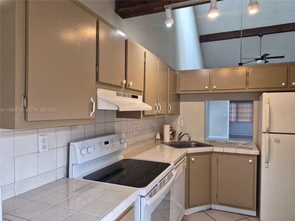 1752 NW 74th Ave, Unit 18, Plantation, FL 33313