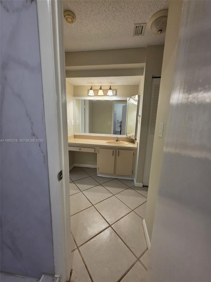 1752 NW 74th Ave, Unit 18, Plantation, FL 33313 Photo