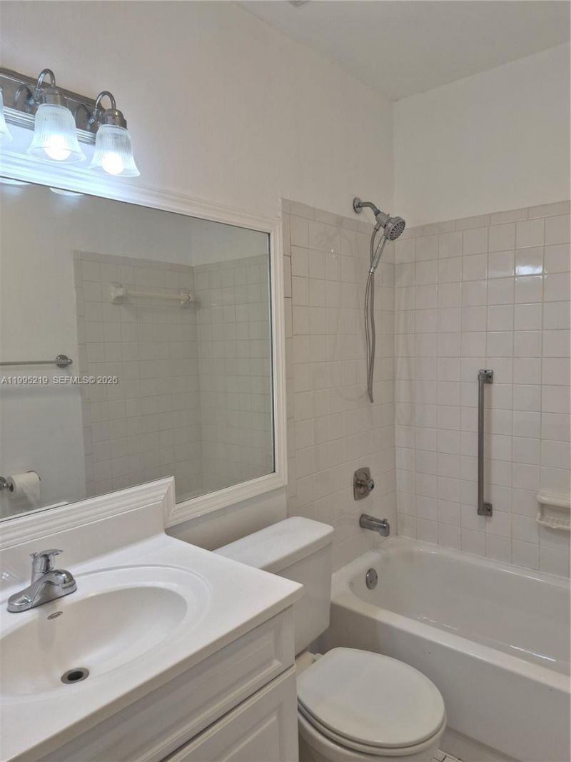1752 NW 74th Ave, Unit 18, Plantation, FL 33313 Photo