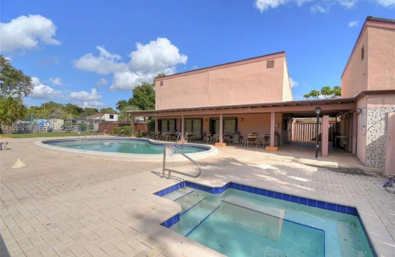 1752 NW 74th Ave, Unit 18, Plantation, FL 33313 Photo