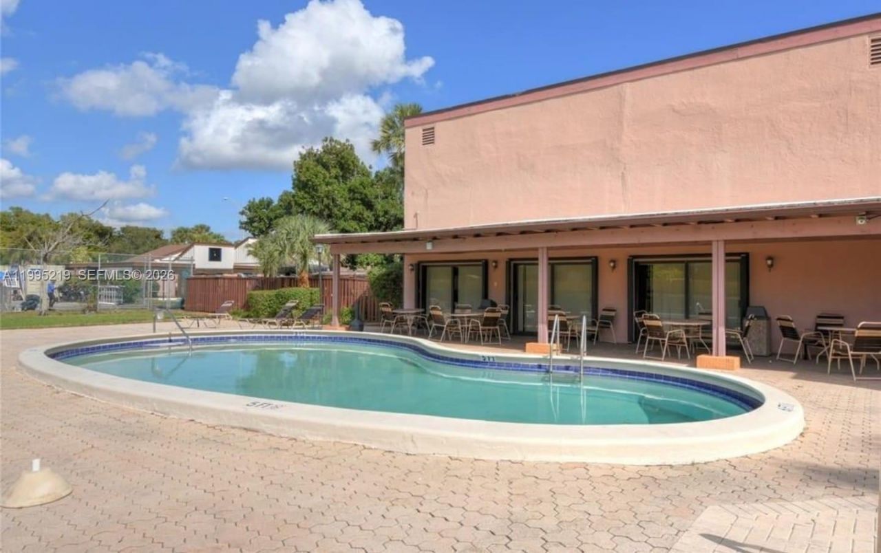 1752 NW 74th Ave, Unit 18, Plantation, FL 33313 Photo