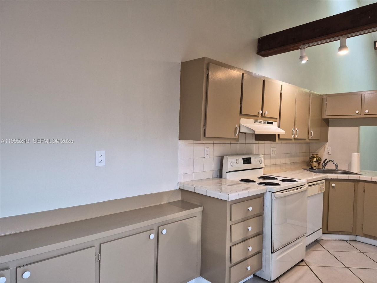 1752 NW 74th Ave, Unit 18, Plantation, FL 33313 Photo