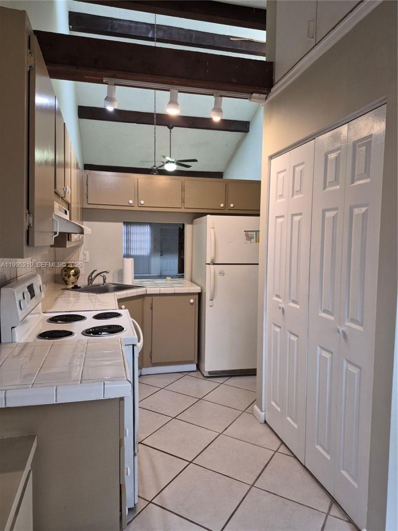 1752 NW 74th Ave, Unit 18, Plantation, FL 33313 Photo