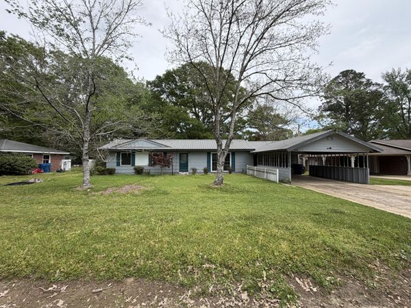 208 Shady Oak, Aberdeen, MS 39730