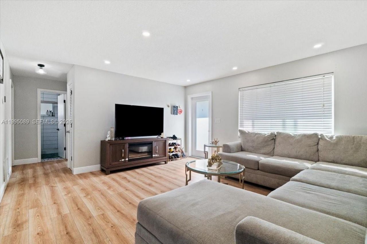 5402 NW 25th Ter , Tamarac, FL 33309 Photo