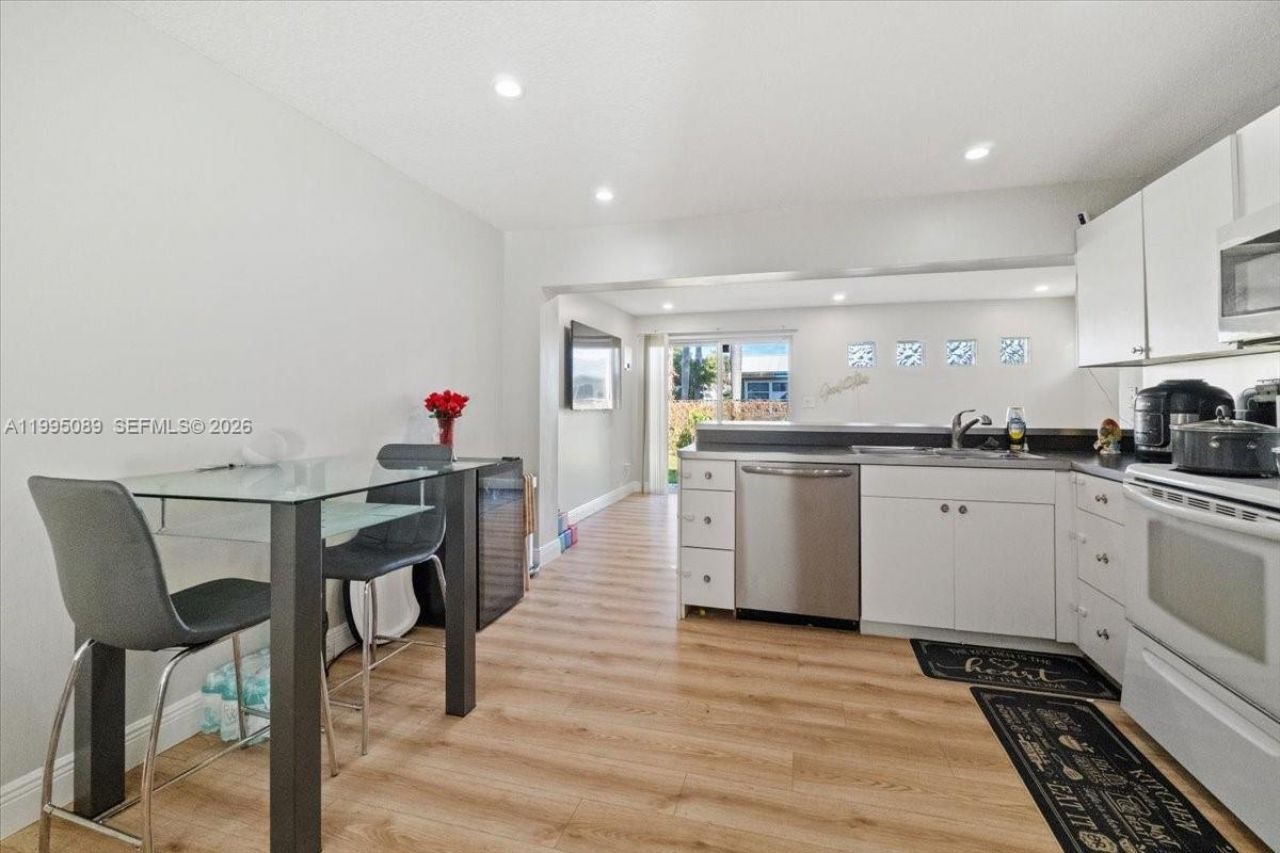 5402 NW 25th Ter , Tamarac, FL 33309 Photo