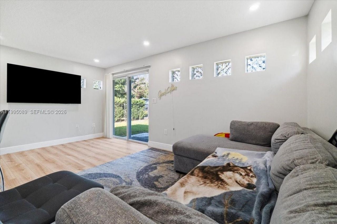 5402 NW 25th Ter , Tamarac, FL 33309 Photo