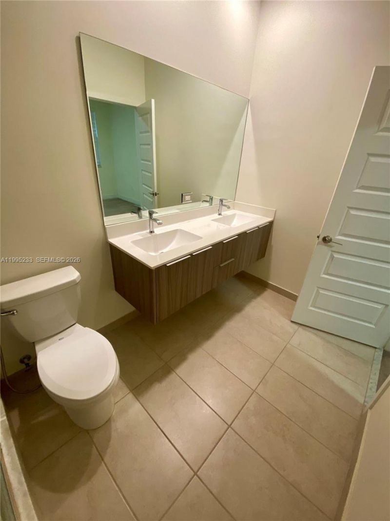 10455 NW 82nd St , Unit 33, Doral, FL 33178 Photo