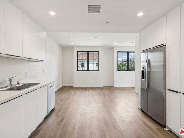 951 S Wilton Place, Unit 201, Los Angeles, CA 90019