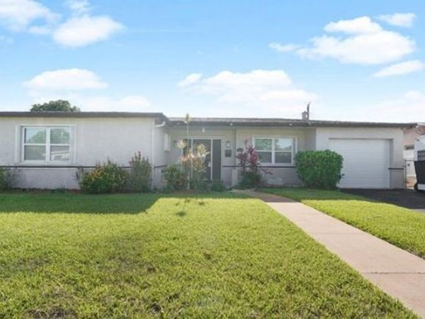 4325 NW 36th Way, Lauderdale Lakes, FL 33309