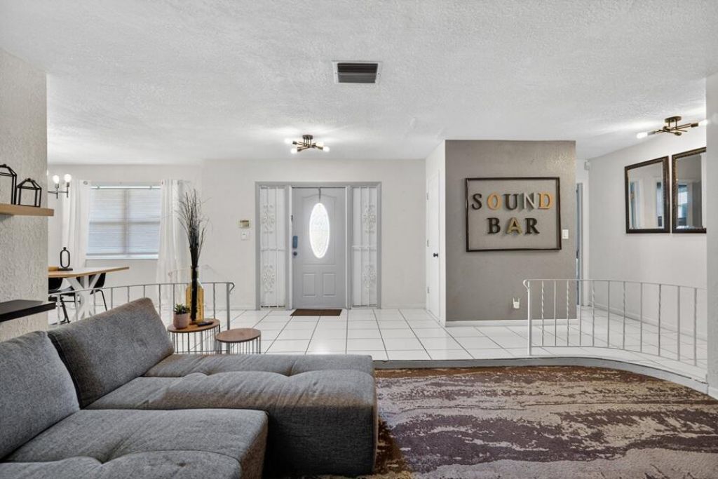 4325 NW 36th Way, Lauderdale Lakes, FL 33309 Photo