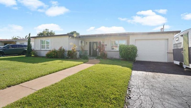 4325 NW 36th Way, Lauderdale Lakes, FL 33309 Photo