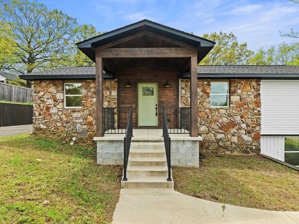 3237 College Avenue , Conway, AR 72034