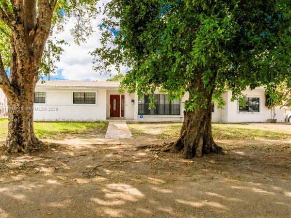 780 NE 155th St , Miami, FL 33162