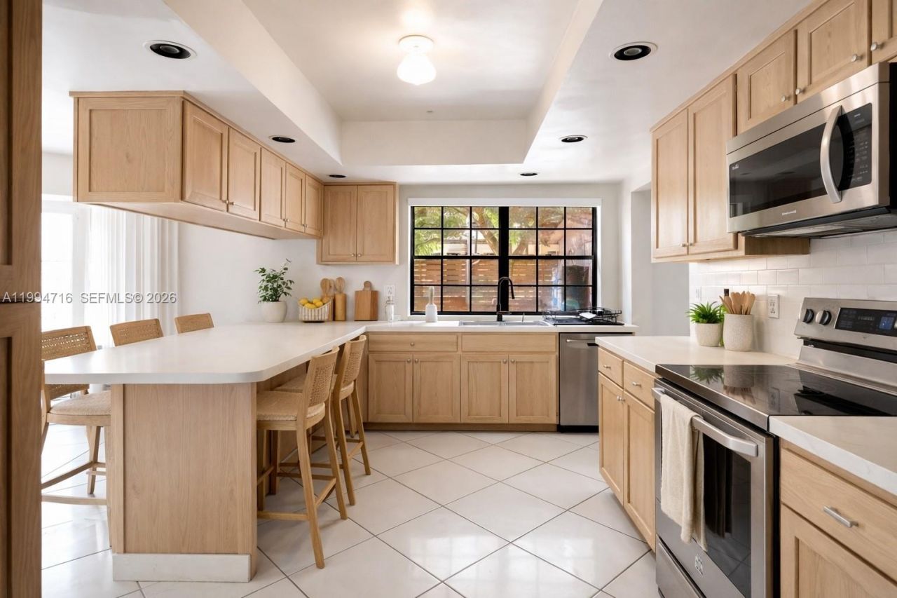 780 NE 155th St , Miami, FL 33162 Photo