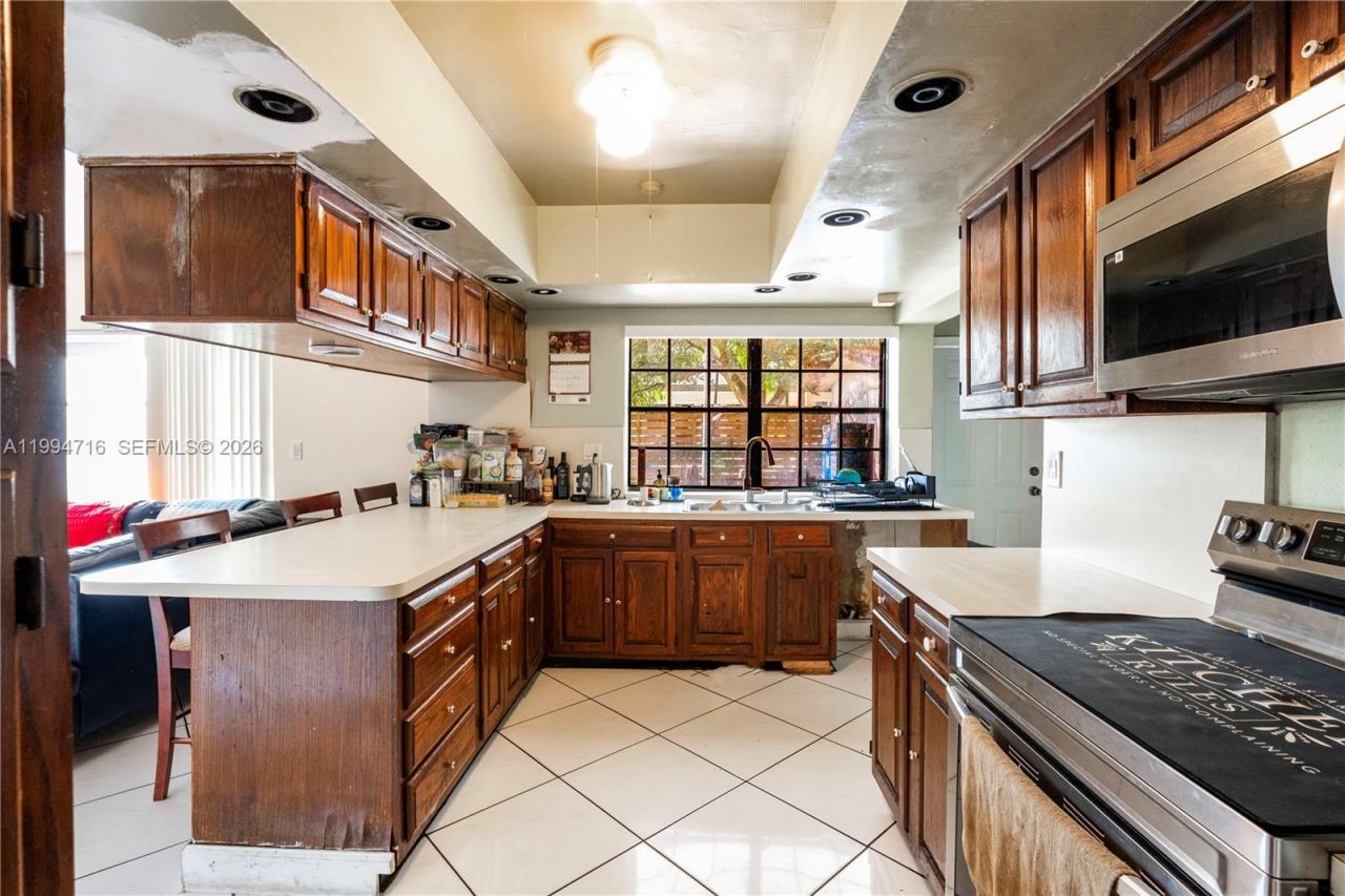 780 NE 155th St , Miami, FL 33162 Photo