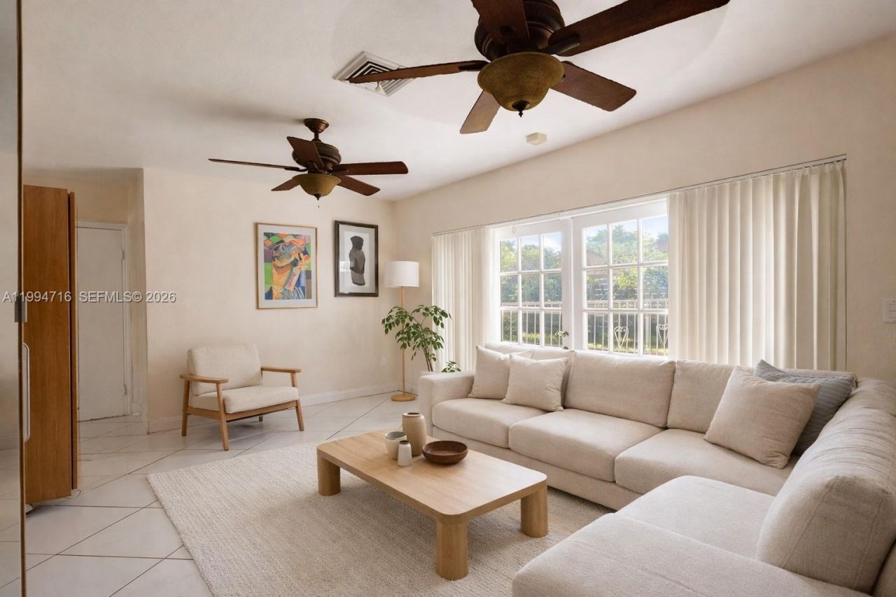 780 NE 155th St , Miami, FL 33162 Photo