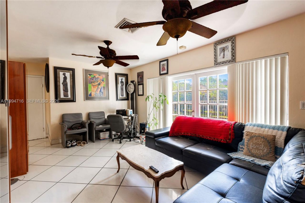 780 NE 155th St , Miami, FL 33162 Photo