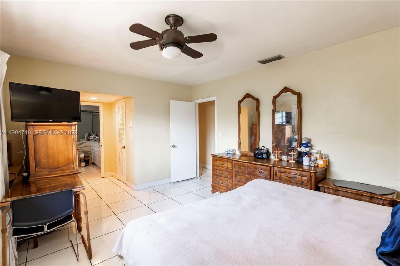 780 NE 155th St , Miami, FL 33162 Photo