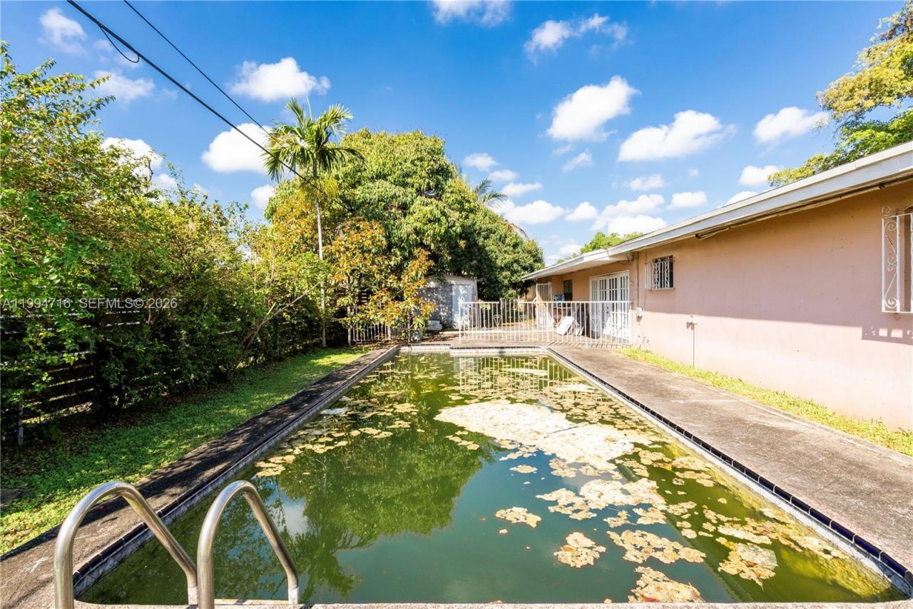 780 NE 155th St , Miami, FL 33162 Photo