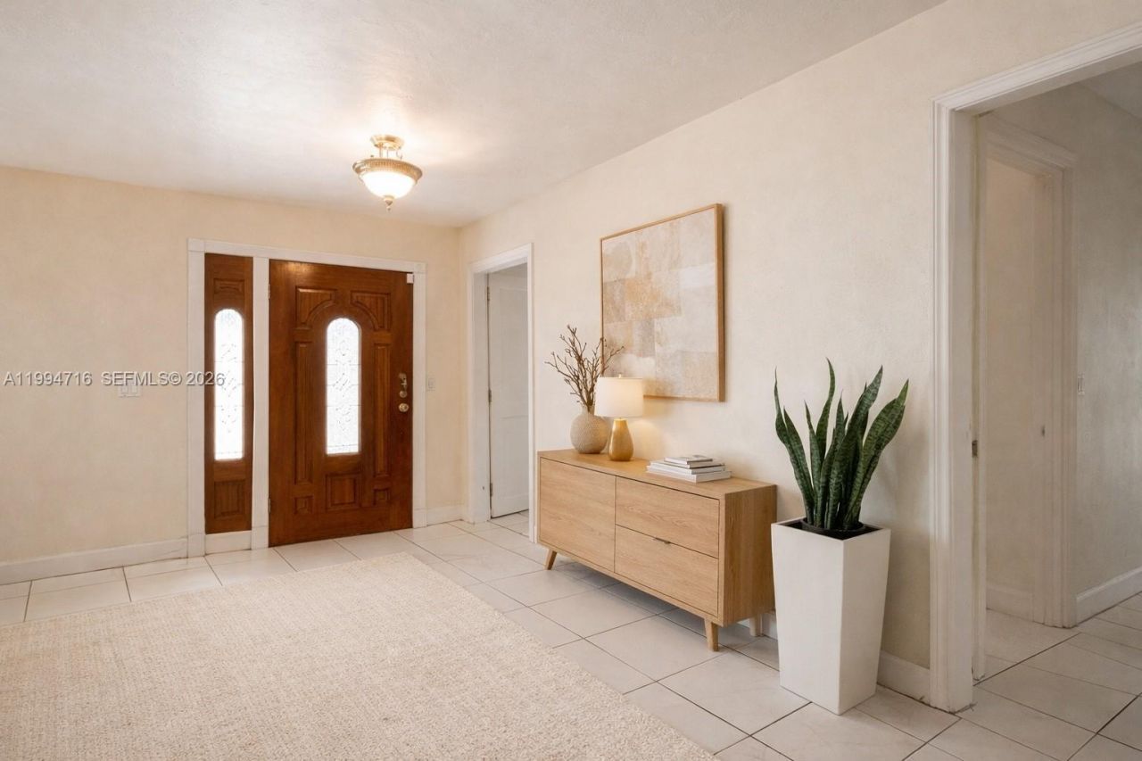 780 NE 155th St , Miami, FL 33162 Photo