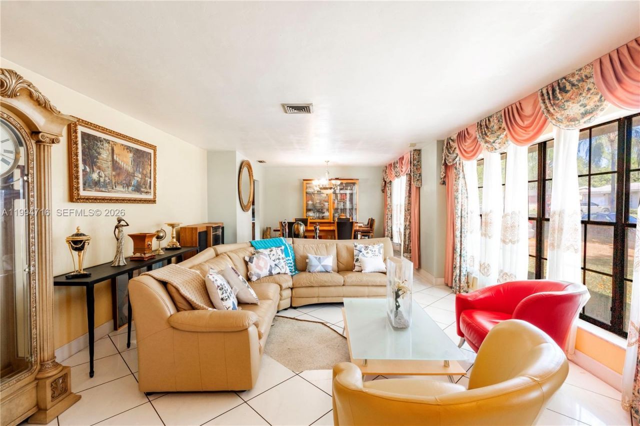 780 NE 155th St , Miami, FL 33162 Photo