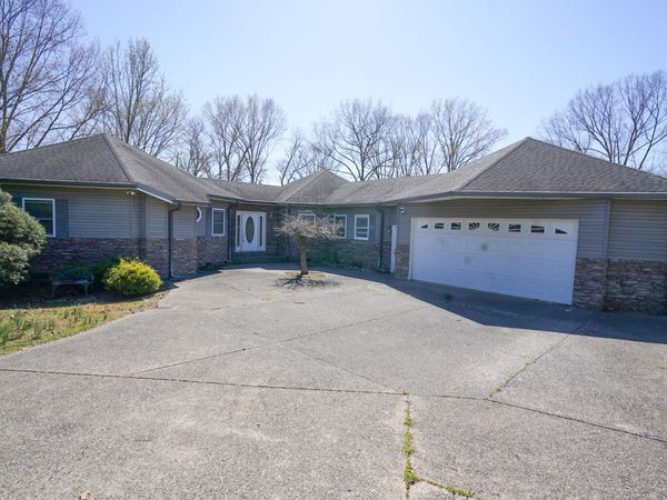 165 Cedar Point Rd , Bumpus Mills, TN 37028