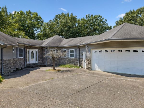 165 Cedar Point Rd, Bumpus Mills, TN 37028