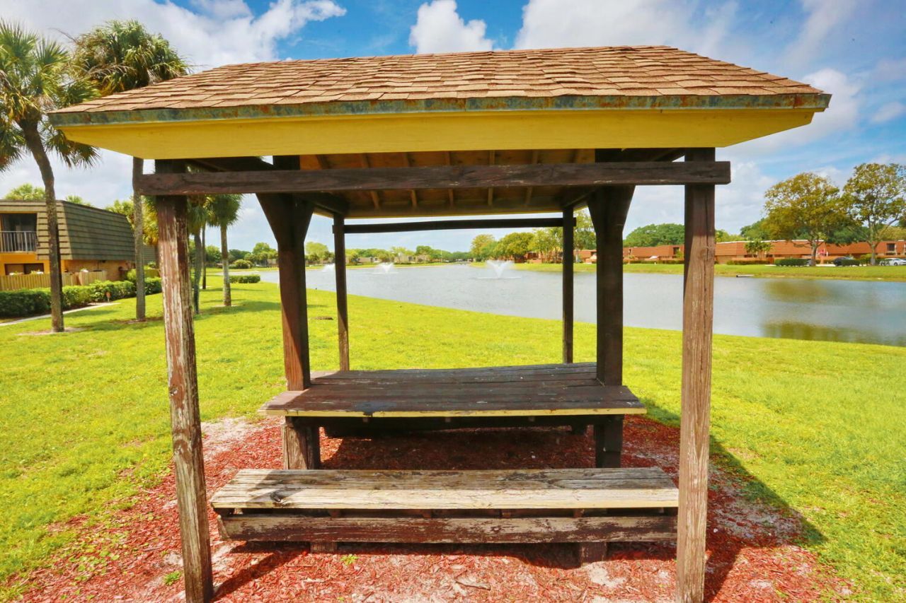 325 3rd Way, West Palm Beach, FL 33407 Photo