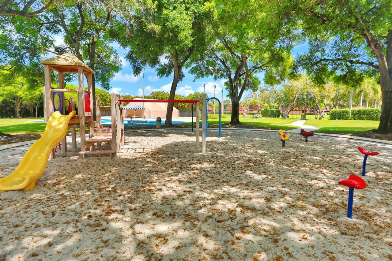 325 3rd Way, West Palm Beach, FL 33407 Photo