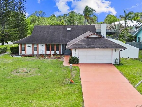 992 SE Thornhill Drive, Port St Lucie, FL 34983