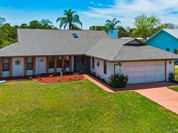992 SE Thornhill Drive, Port St Lucie, FL 34983