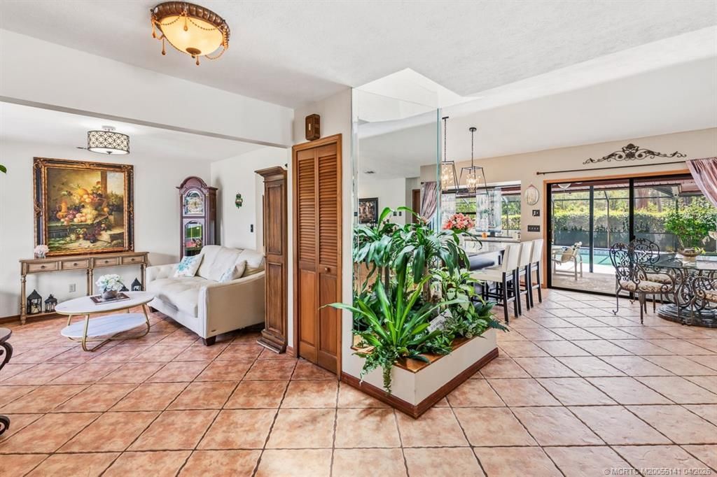 992 SE Thornhill Drive, Port Saint Lucie, FL 34983 Photo