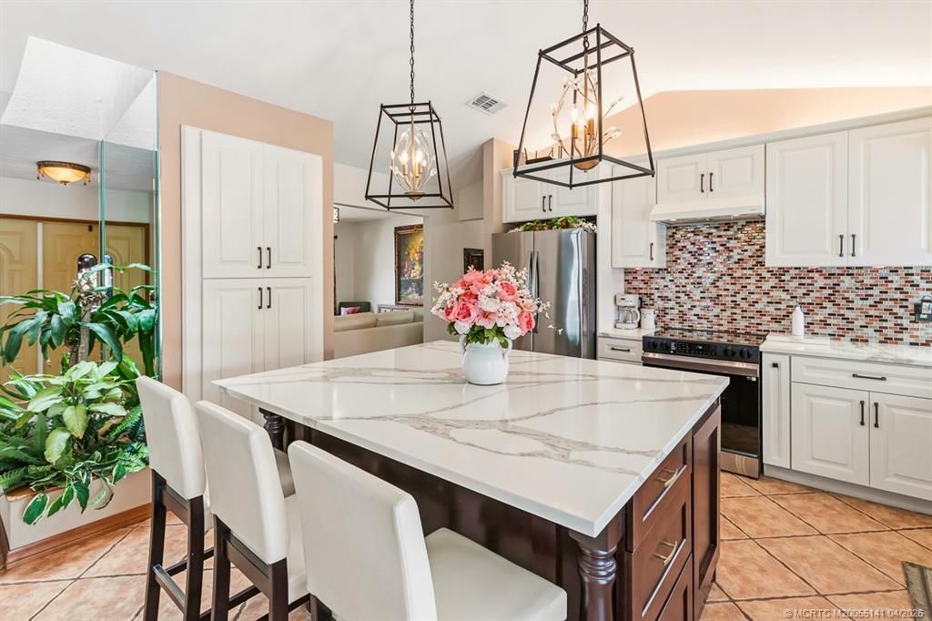 992 SE Thornhill Drive, Port Saint Lucie, FL 34983 Photo