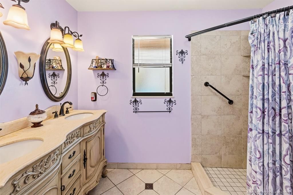 992 SE Thornhill Drive, Port Saint Lucie, FL 34983 Photo