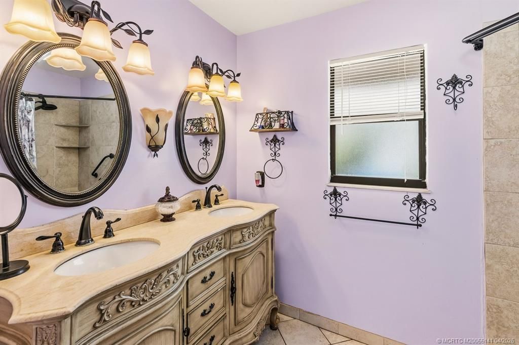 992 SE Thornhill Drive, Port Saint Lucie, FL 34983 Photo