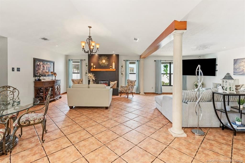 992 SE Thornhill Drive, Port Saint Lucie, FL 34983 Photo