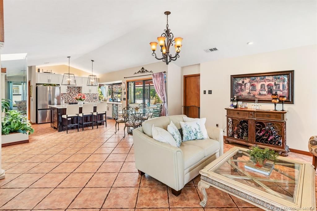 992 SE Thornhill Drive, Port Saint Lucie, FL 34983 Photo