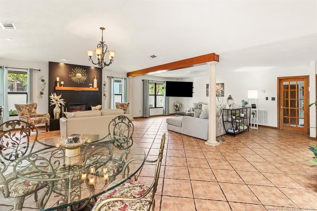 992 SE Thornhill Drive, Port Saint Lucie, FL 34983 Photo