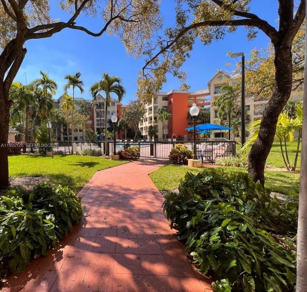 8180 Geneva Ct , Unit 419, Doral, FL 33166 Photo