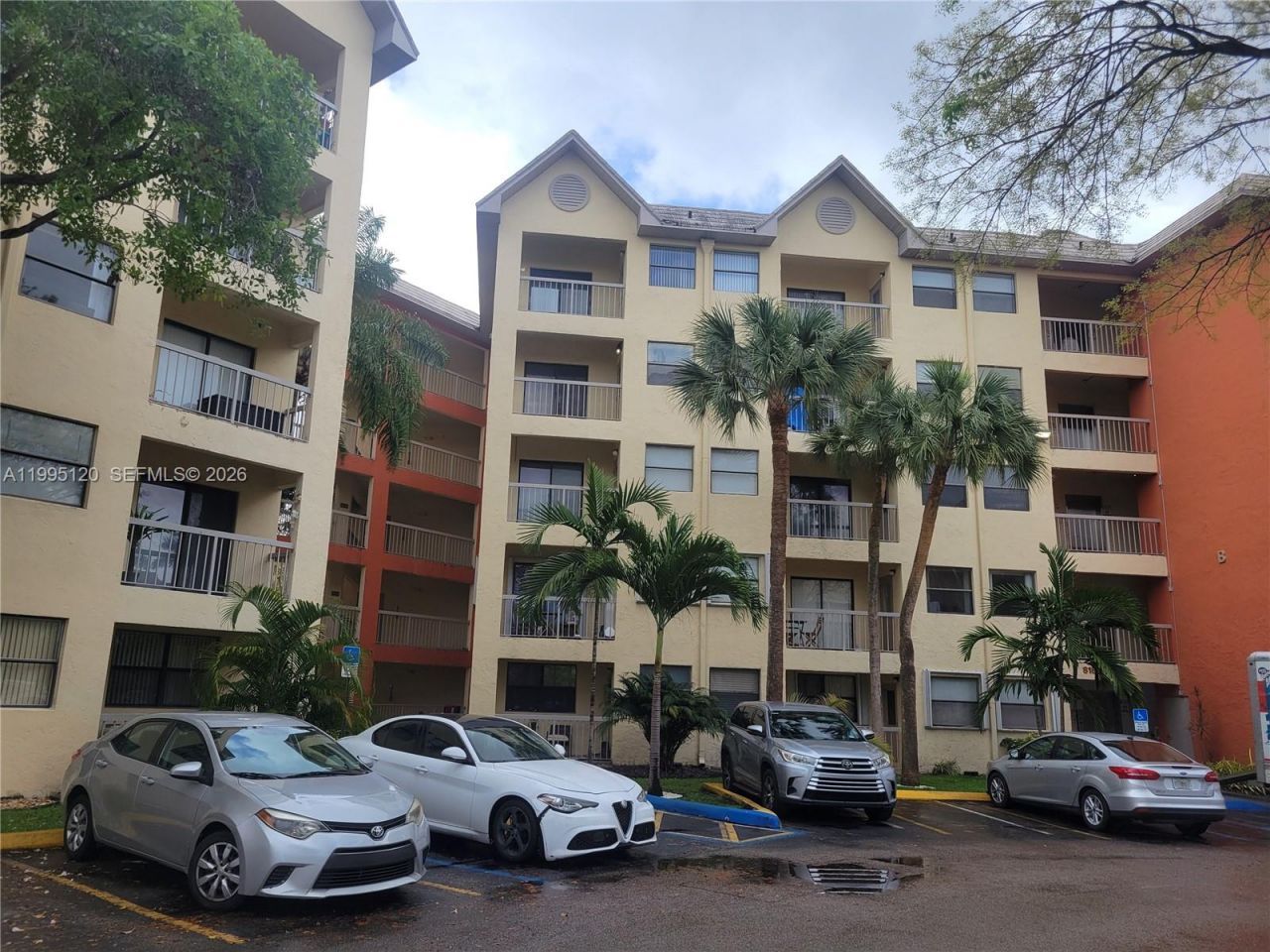 8180 Geneva Ct , Unit 419, Doral, FL 33166 Photo