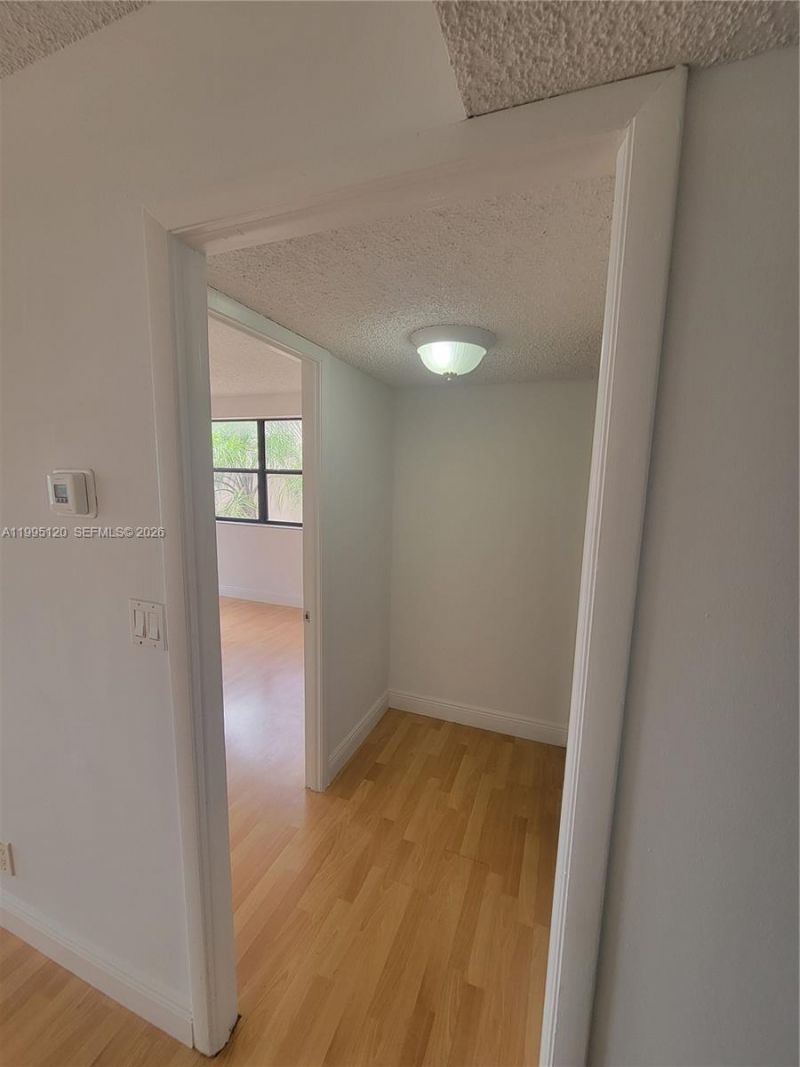 8180 Geneva Ct , Unit 419, Doral, FL 33166 Photo