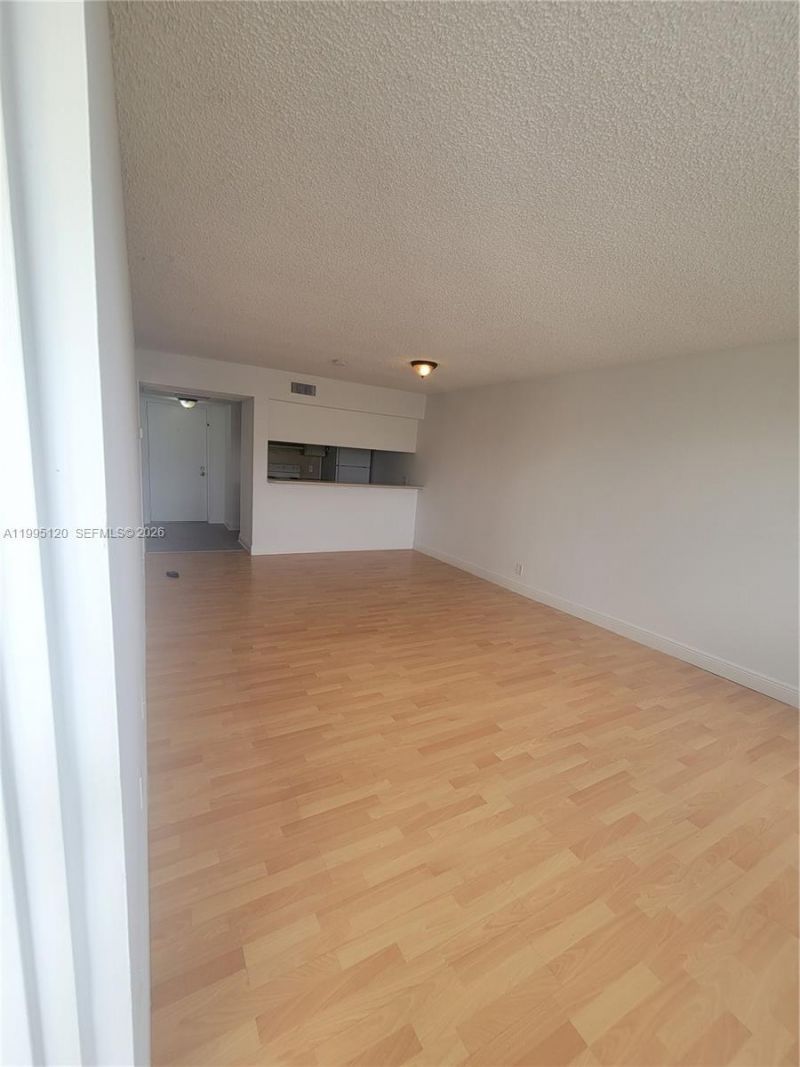 8180 Geneva Ct , Unit 419, Doral, FL 33166 Photo