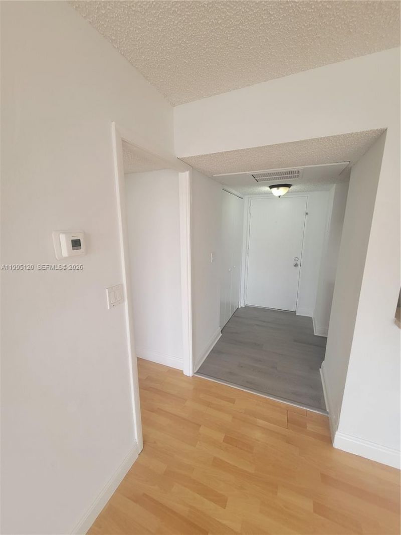 8180 Geneva Ct , Unit 419, Doral, FL 33166 Photo