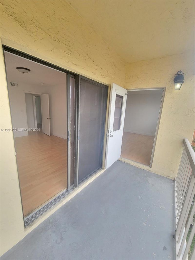 8180 Geneva Ct , Unit 419, Doral, FL 33166 Photo